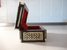 scatola portagioie piccola in legno intarsiato in madreperla, vintage