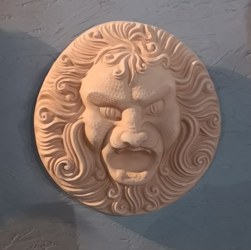 Fregio parete volto - , leone