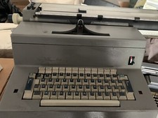 Macchina da scrivere olivetti