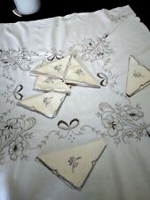 Tovaglietta Ricamata Con 6 Tovaglioli Legermenti Più Scuri Perche Mai Usati Vedi