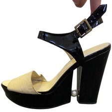 Sandalo Chanel monocromatico