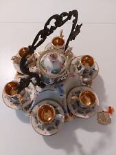 Set completo da 6 tazzine da caffè e zuccheriera. Porcellana di Capodimonte.