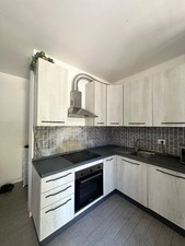 CUCINA ANGOLARE MODERNA, GRIGIA E BIANCA con elettrodomestici