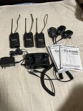 Alinco Dj-r100d Set Radio (X3) con Caricabatterie Altoparlante Microfoni Bidirezionali Portatile