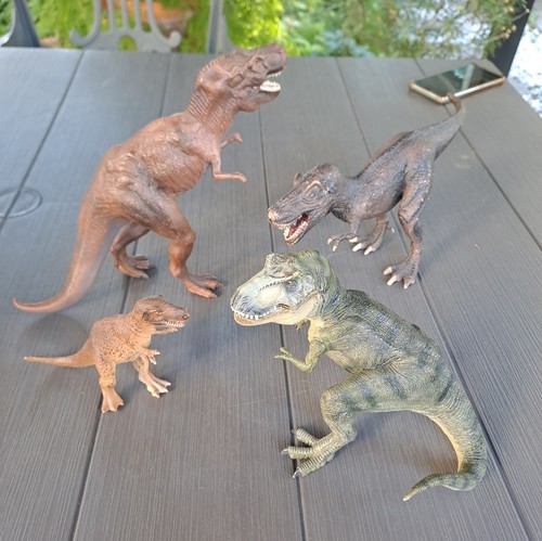 Quattro dinosauri - quattro,