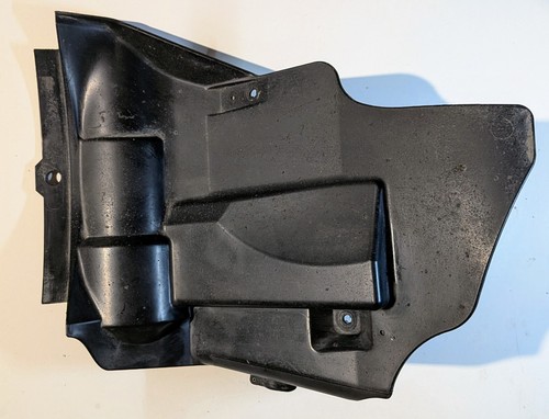 Plastique arrière sous selle
