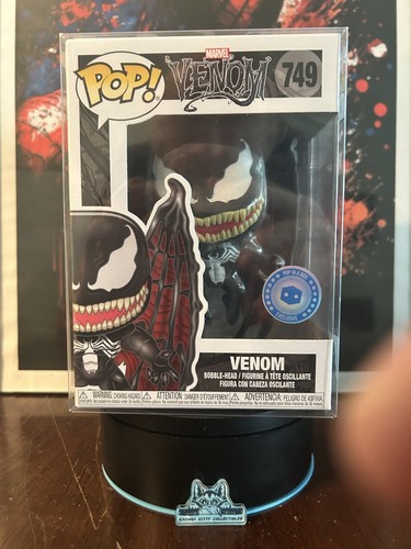 Funko pop marvel venom with - pop!,