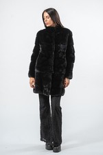 Giacca nera orizzontale in vera pelliccia di visone con colletto