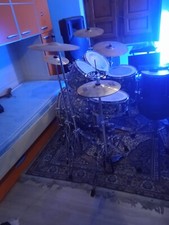Strumenti musicale batteria acustica 