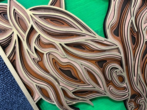 Cavallo puledro mandala legno