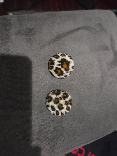 Orecchini pelliccia di - in,