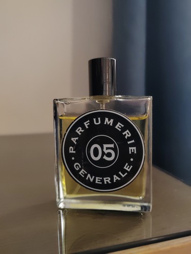 Parfumerie generale l - generale:, l'eau