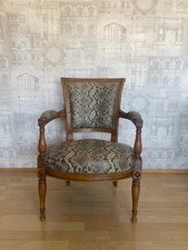 Sedia In satile classico, rivestita in tessuto in pelle vera.