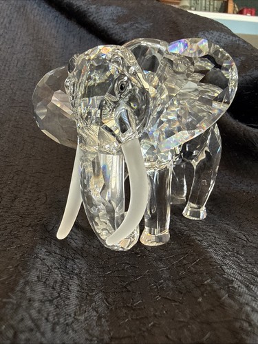 Grande statuina elefante