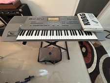 Keyboard Korg is50 workstation