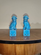 Due antichi cani foo cinesi; porcellana; smaltata blu; probabilmente del 1900