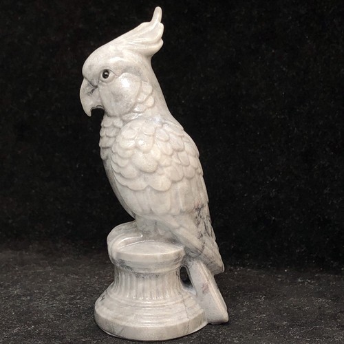 Statua pappagallo becco