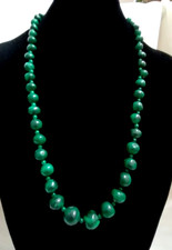 BELLISSIMA LUNGA COLLANA SCALARE IN AUTENTICA MALACHITE, CHIUSURA A BOULLE ARG.