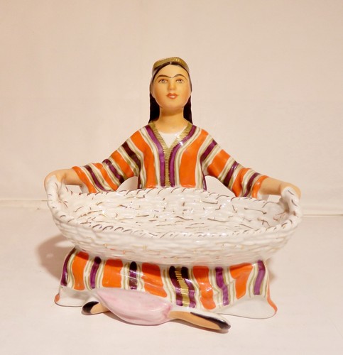 Uzbekin con cesto figura - uzbekin,