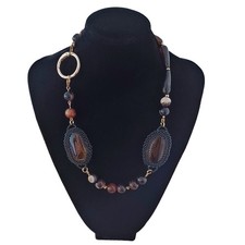 collana artigianale handmade marrone pietre dure e vetro ricamo perline