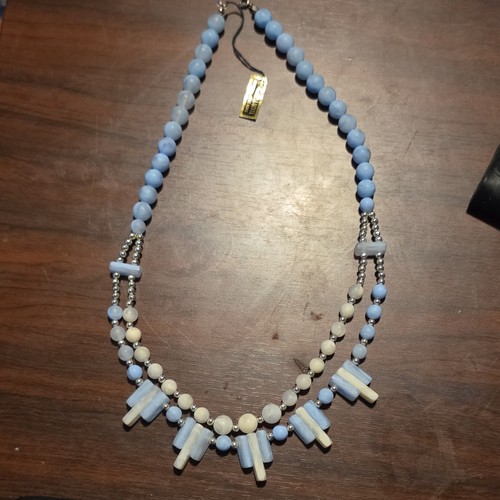 Collana con perline lucite blu