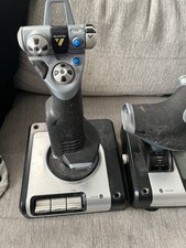 Joystick e acceleratore Saitek