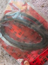 1x ORIGINALE 60668111 GUARNIZIONE SUPERIORE PARABREZZA ALFA 156 (CARABINIERI)