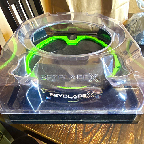 Beyblade battle stadium - battle,