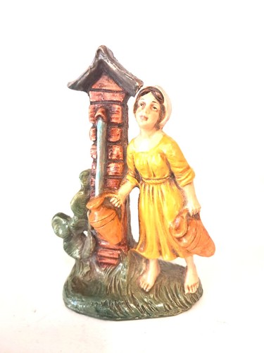 Statua donna alla fontana - statua,