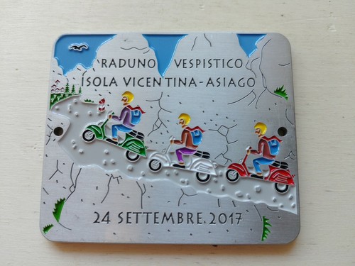 Vespa placca raduno vespistico