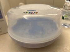 Sterilizzatore per microonde Philips Avent e barattolini per conservare latte