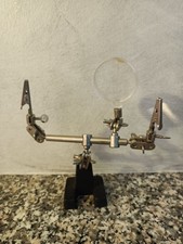 Supporto terza mano con pinze