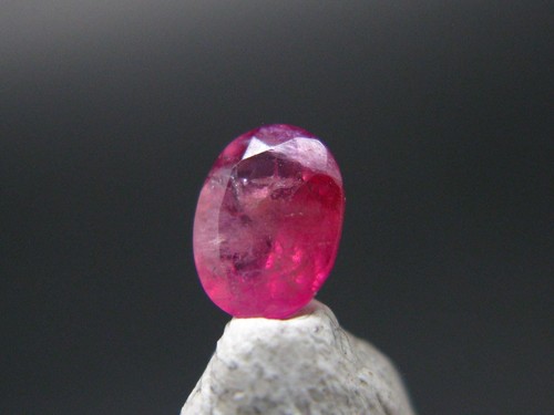Gemma bixbite berillo - berillo, rosso