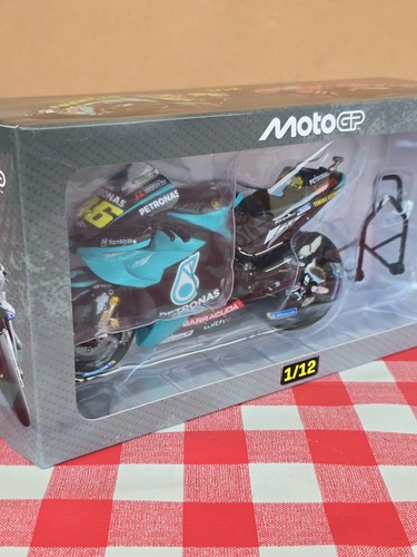 Valentino rossi yamaha - rossi,