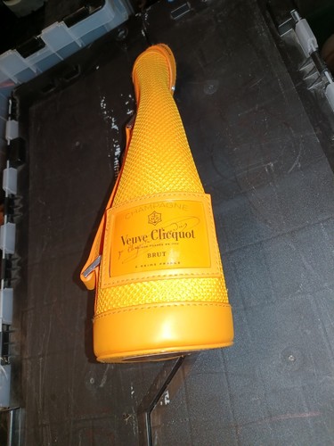 Veuve clicquot brut - veuve, champagne
