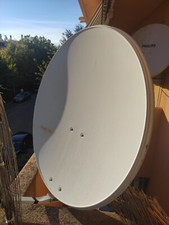 Parabola satellitare bianca