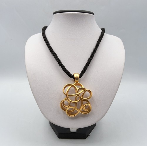 Collier pendentif métal - en,
