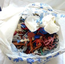 VECCHIO LOTTO 1 KG SOLDATINI COWBOY WESTERN INDIANI ANNI '70 1970 VINTAGE