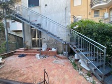scala in ferro zincata per esterno con pianerottoli e ringhiera