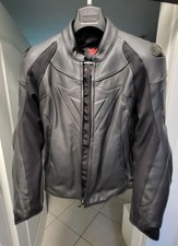 Giacca moto in pelle Dainese Fighter Perf. Leather Jacket + Dainese Pro-Shape G1