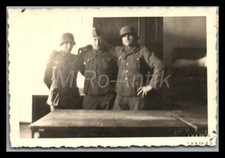 Foto, WW2, Wehrmacht, impiego in Italia, con elmetto in acciaio sulla stube, ...