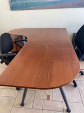 Scrivania Ikea usata in buono stato. Ingombro minimo 160x80cm. Ripiano in legno