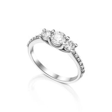 Anello di fidanzamento tre