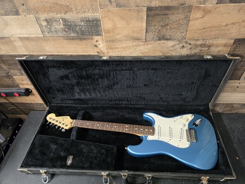 Fender standard stratocaster - fender,