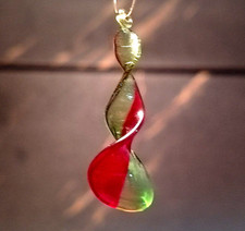 PENDENTE FOGLIA IN VETRO DI