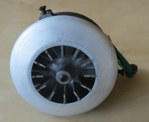 Vecchio motorino nero con - vecchio,
