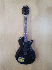 Miniature Guitar (24cm Tall) : METALLICA KIRK HAMMETT ESP KH-3 SPIDER