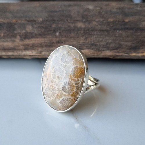 Anello unico con pietre