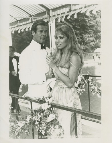 A05 a0524 roger moore - a0524,