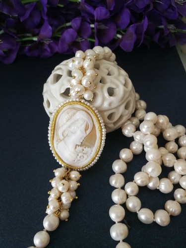 Collana con cammeo conchiglia